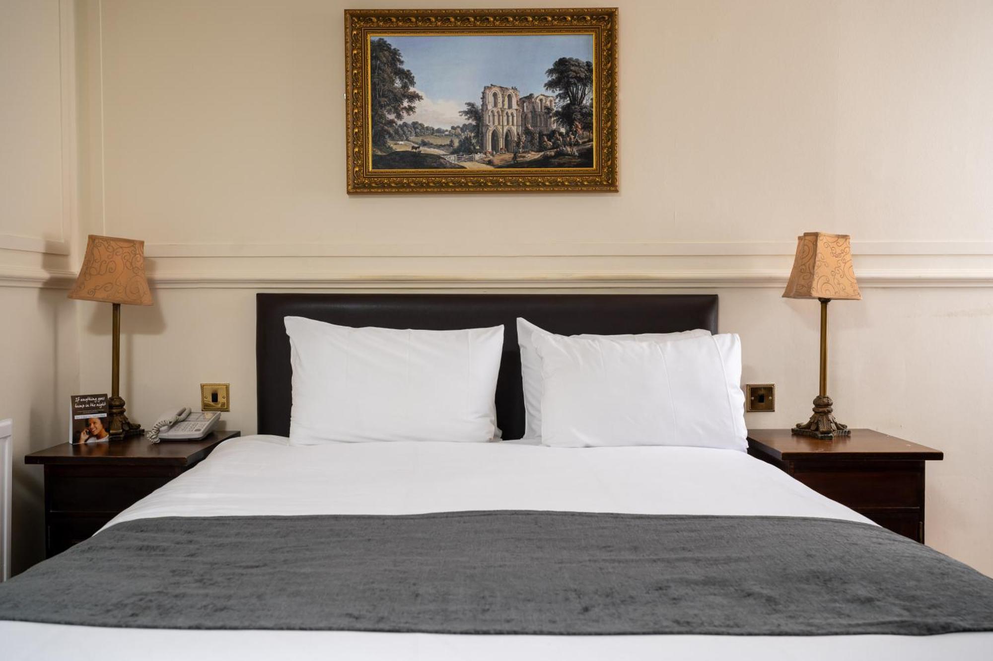 Antelope By Greene King Inns Poole Extérieur photo