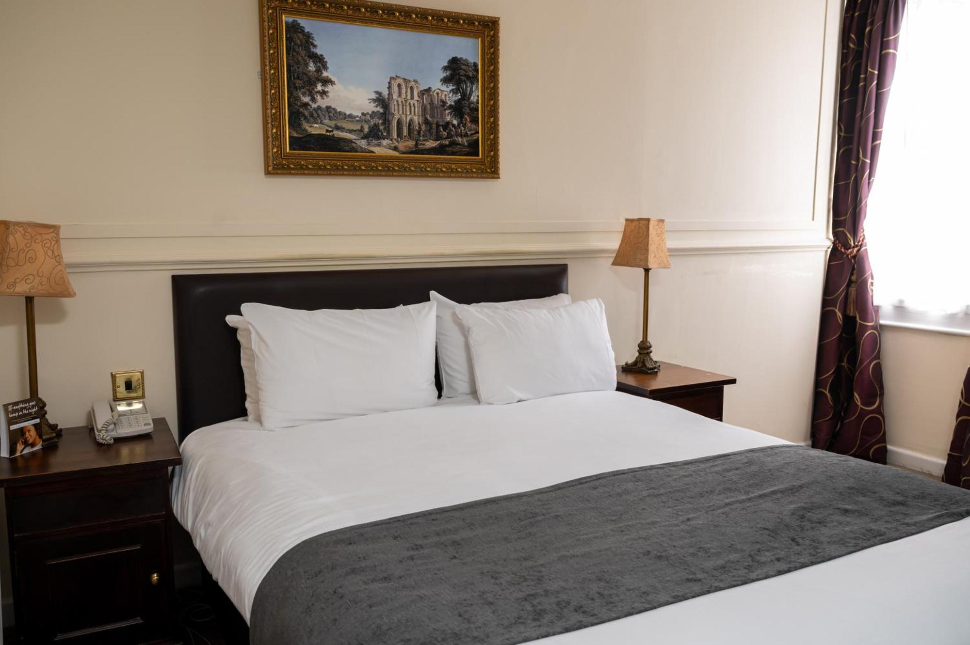 Antelope By Greene King Inns Poole Extérieur photo