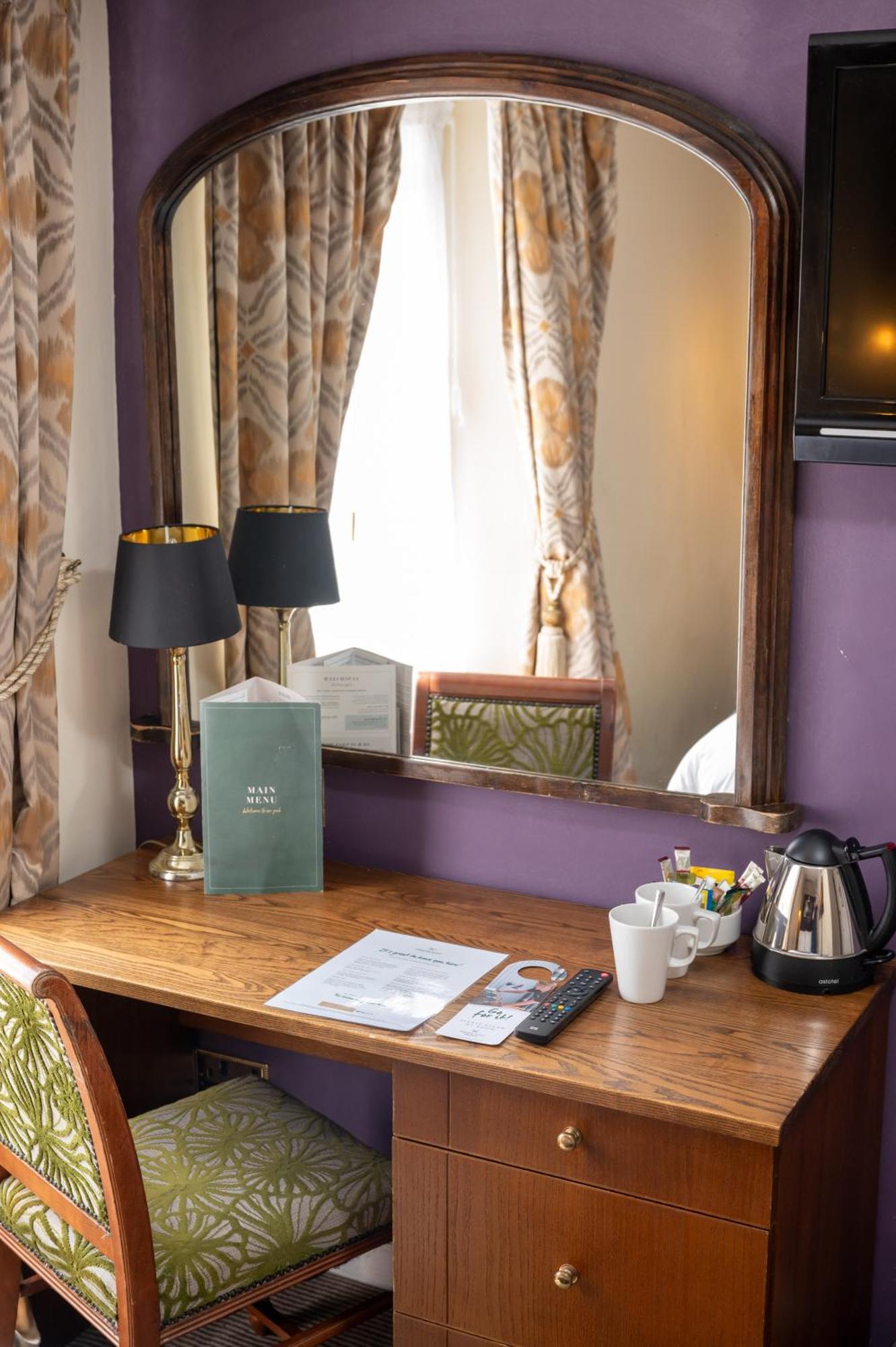 Antelope By Greene King Inns Poole Extérieur photo
