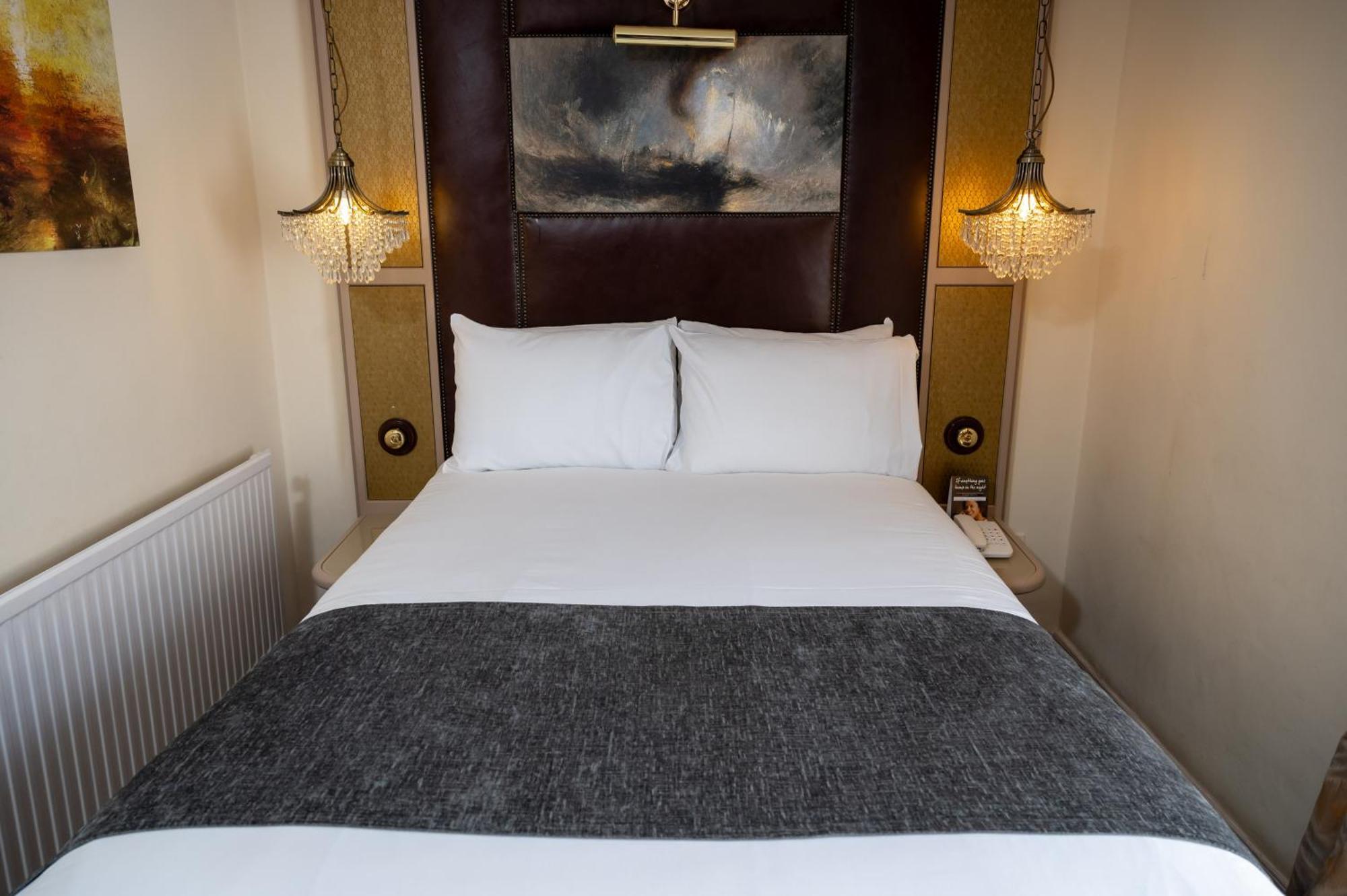 Antelope By Greene King Inns Poole Extérieur photo