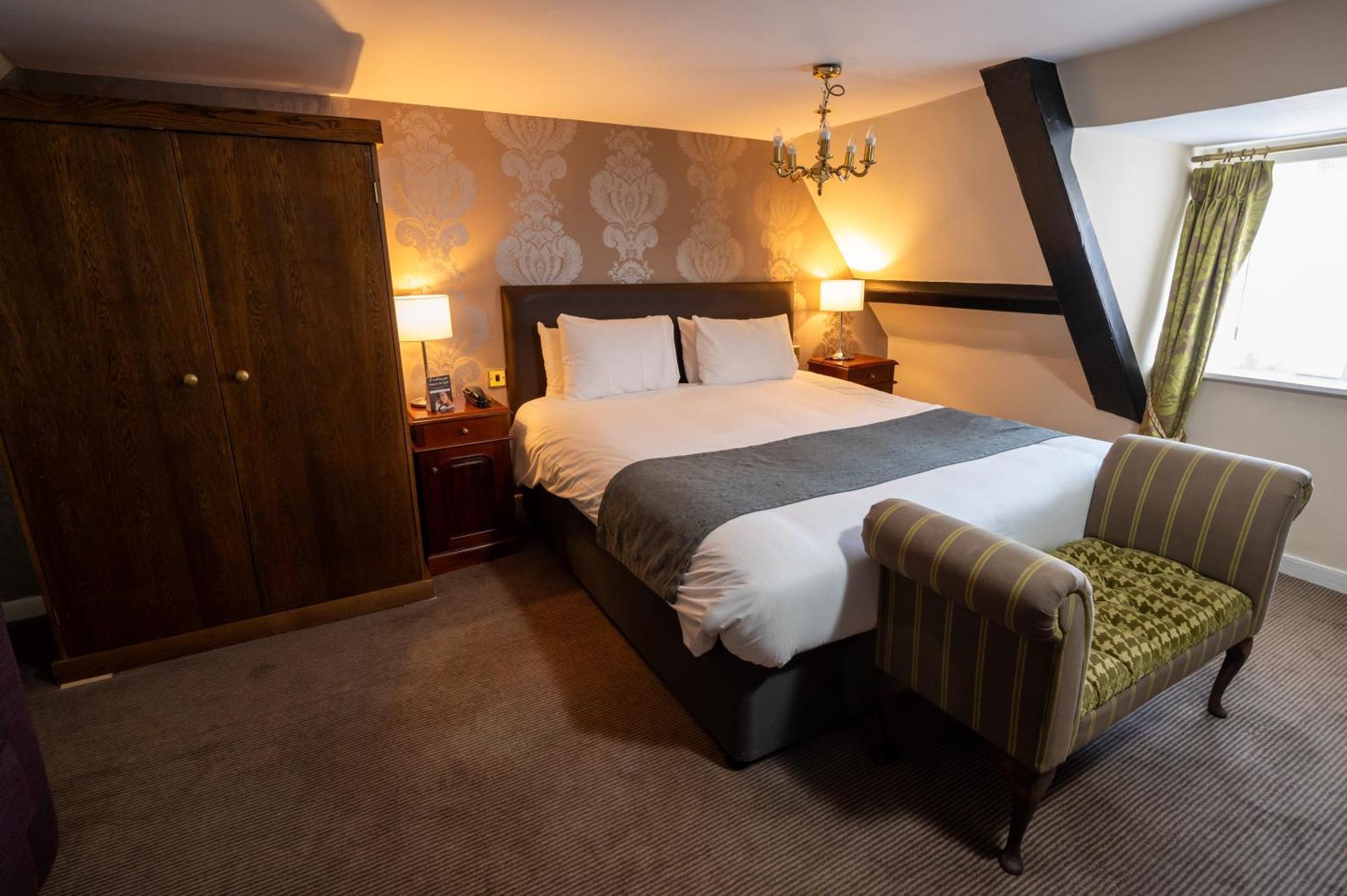 Antelope By Greene King Inns Poole Extérieur photo