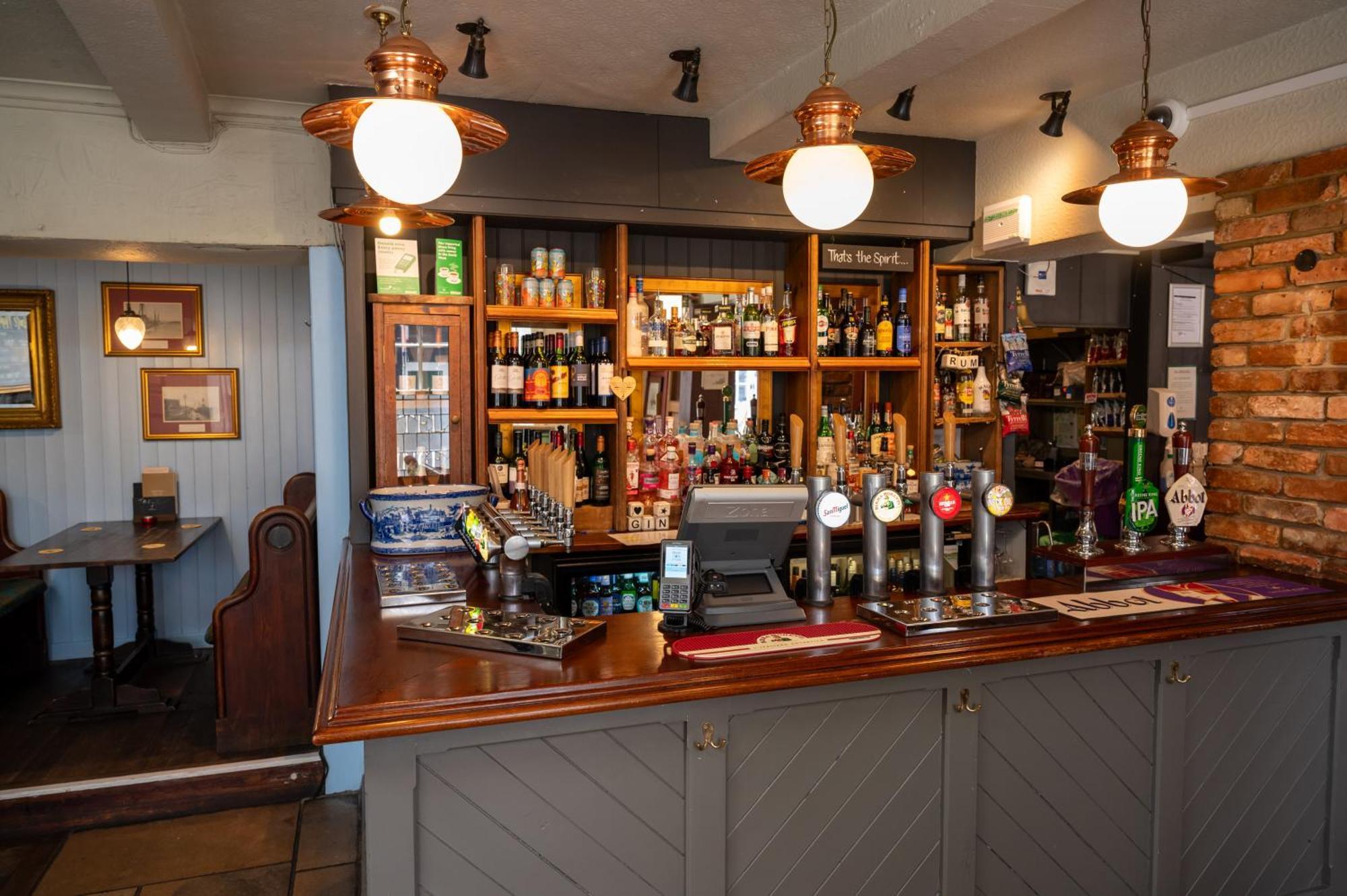 Antelope By Greene King Inns Poole Extérieur photo